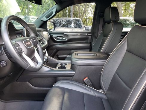 Used 2024 GMC Yukon SLT w/ SLT Luxury Package RWD image 18