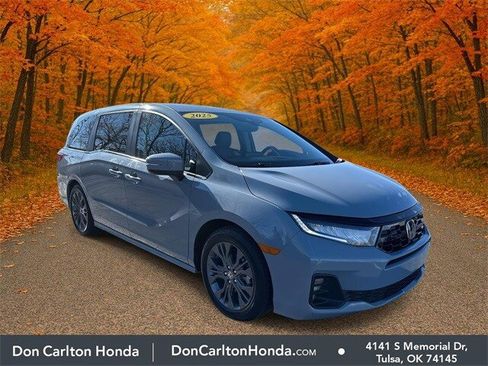 Used 2025 Honda Odyssey Touring image 1