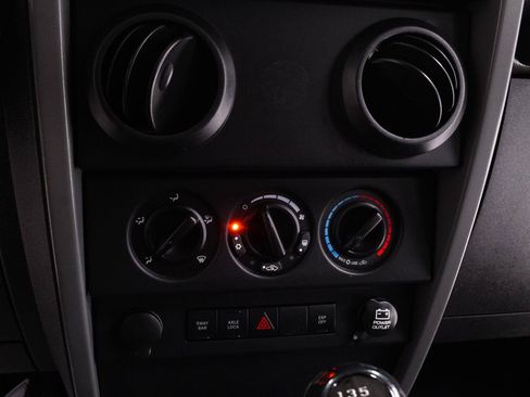 Used 2008 Jeep Wrangler Unlimited Rubicon w/ Dual Top Group AWD/4WD image 12