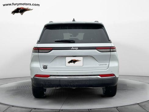 Used 2025 Jeep Grand Cherokee Limited image 5