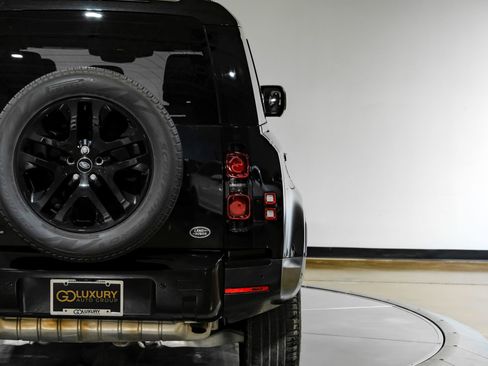 Used 2023 Land Rover Defender 110 SE image 50