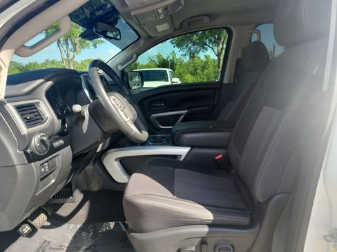Used 2021 Nissan Titan SV w/ SV Convenience Package RWD image 14