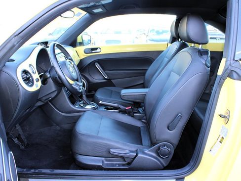 Used 2014 Volkswagen Beetle TDI image 11