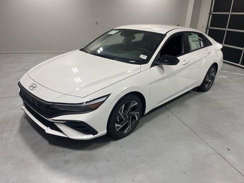New 2025 Hyundai Elantra Sport image 3