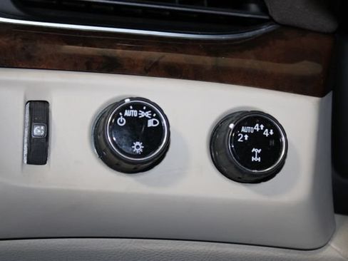 Used 2017 Cadillac Escalade Luxury AWD/4WD image 26
