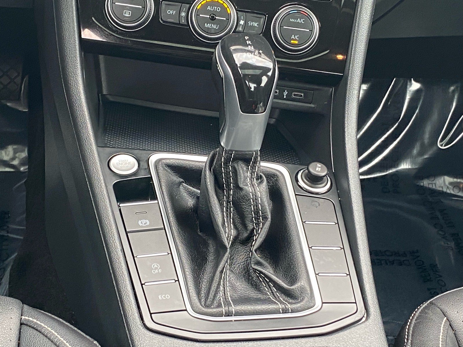 Certified 2022 Volkswagen Jetta SE w/ Panoramic Sunroof Package FWD image 11