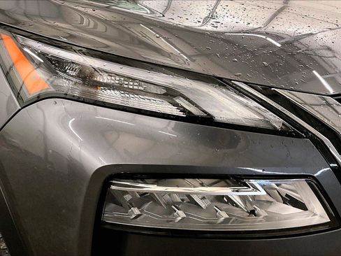 Used 2023 Nissan Rogue SV w/ SV Premium B Package image 27