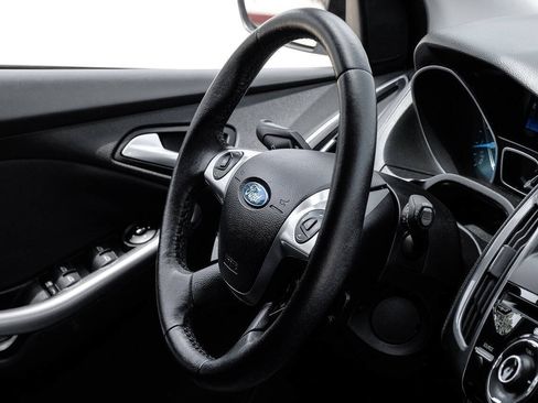 Used 2013 Ford Focus Titanium FWD image 20