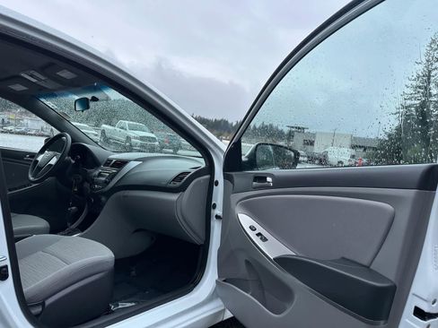 Used 2016 Hyundai Accent SE FWD image 16