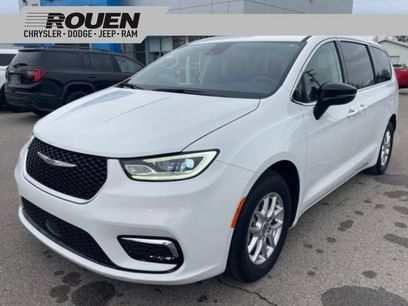 Used 2024 Chrysler Pacifica Touring-L