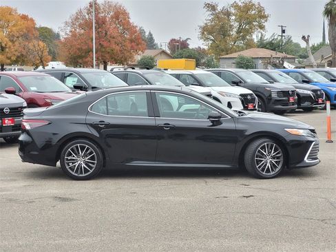 Used 2023 Toyota Camry XLE image 4