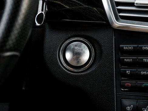 Used 2013 Mercedes-Benz E 550 4MATIC Sedan image 24