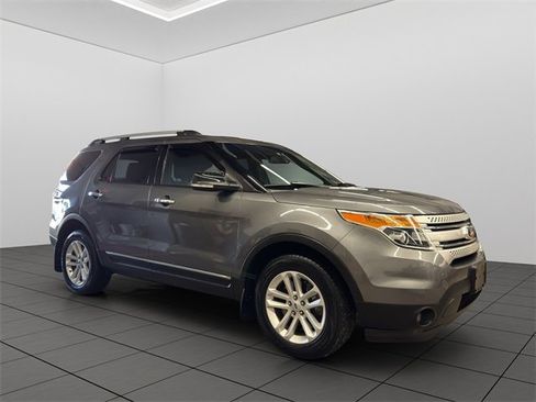 Used 2014 Ford Explorer XLT w/ Equipment Group 202A image 8