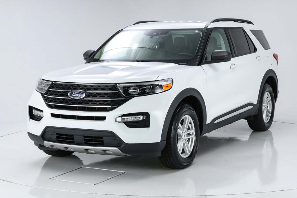 Used 2023 Ford Explorer XLT w/ Equipment Group 202A AWD/4WD image 45