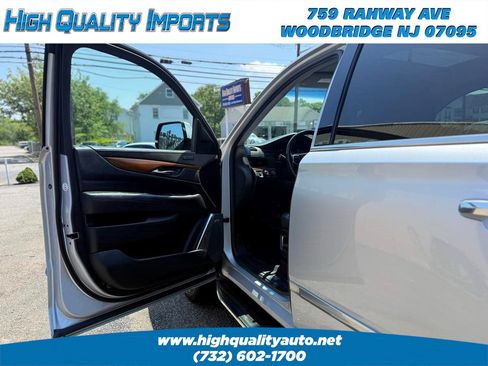 Used 2018 Cadillac Escalade Luxury AWD/4WD image 12