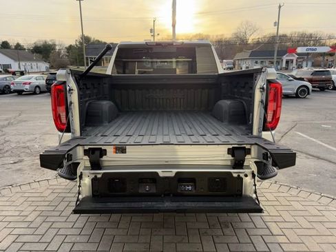 Used 2022 GMC Sierra 1500 AT4X image 12