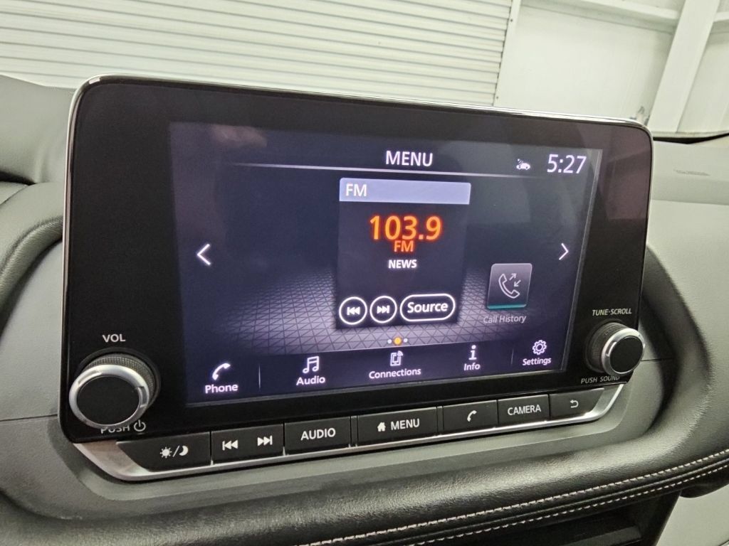 Used 2025 Nissan Rogue SV AWD/4WD image 14