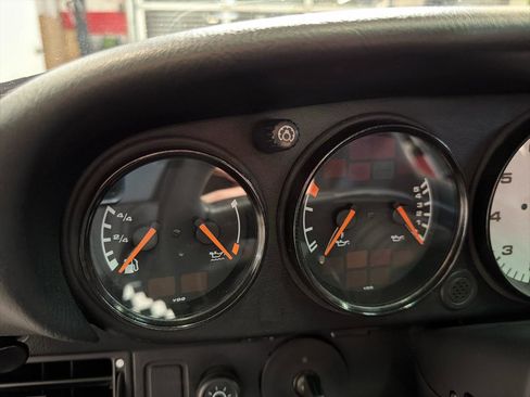 Used 1994 Porsche 911 Carrera 4 image 35