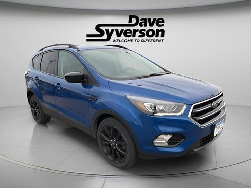 Used 2018 Ford Escape SE w/ SE Sport Appearance Package image 3
