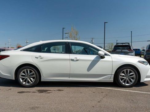 Used 2022 Toyota Avalon XLE w/ Moonroof Package FWD image 5