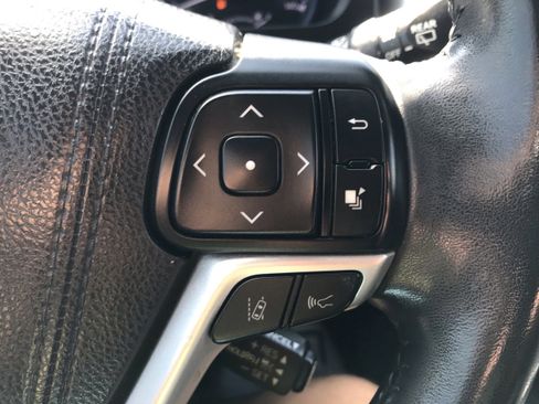 Used 2018 Toyota Highlander Limited image 29