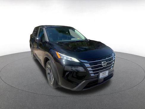 Used 2025 Nissan Rogue SV FWD image 3