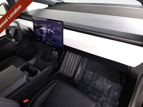 Used 2024 Tesla Cybertruck AWD Crew Cab image 29