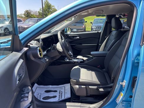 Used 2025 Chevrolet Trax LT w/ Driver Confidence Package FWD image 14