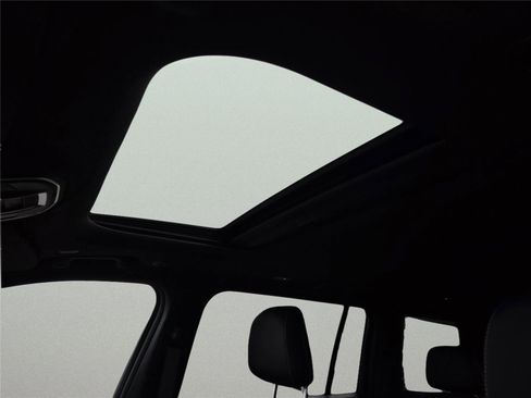 New 2026 Jeep Grand Cherokee L 2WD image 17