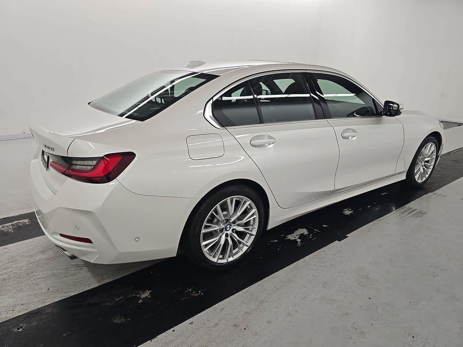 Used 2024 BMW 330i Sedan w/ Convenience Package RWD image 4