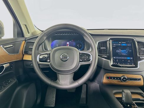 Used 2024 Volvo XC90 B6 Plus image 17
