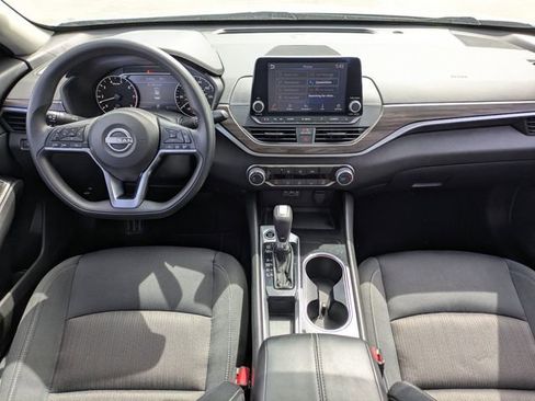 Used 2024 Nissan Altima 2.5 SV FWD image 15