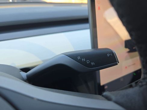 Used 2022 Tesla Model Y Long Range image 28