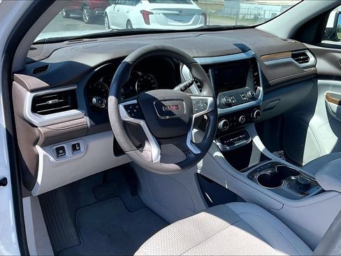 Used 2023 GMC Acadia SLE FWD image 4