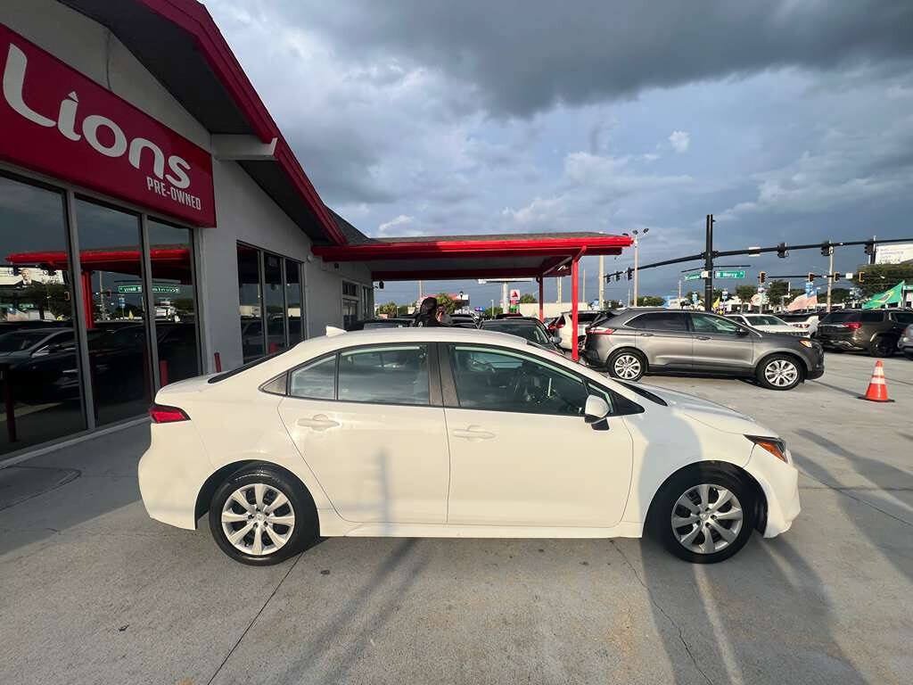 Used 2021 Toyota Corolla LE FWD image 20