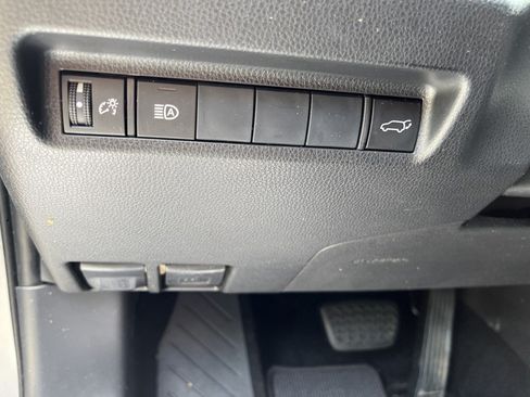 Used 2019 Toyota RAV4 XLE Premium FWD image 12