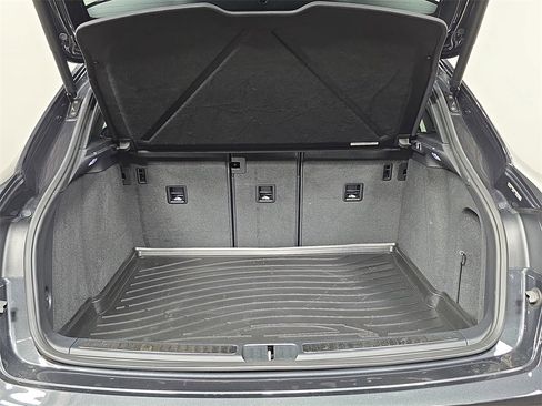 Used 2025 Porsche Macan image 25