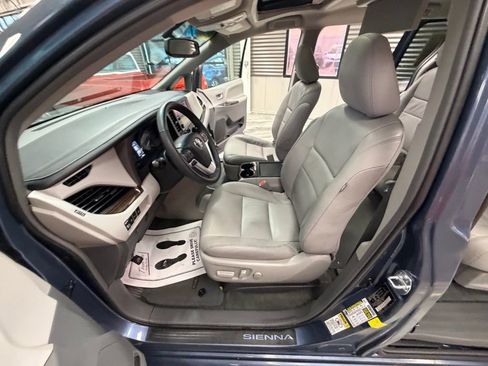 Used 2016 Toyota Sienna XLE Premium image 57