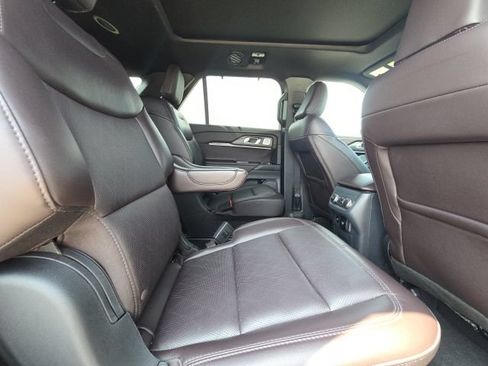 Used 2025 Ford Explorer Platinum RWD image 15