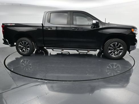 Used 2022 Chevrolet Silverado 1500 LT AWD/4WD image 9