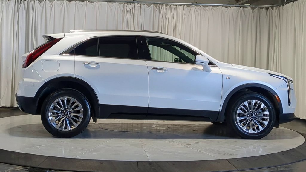 Used 2024 Cadillac XT4 Premium Luxury AWD/4WD image 9