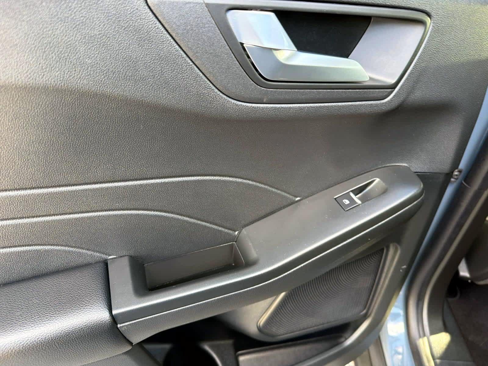 Used 2024 Ford Escape ST-Line w/ Tech Pack #1 FWD image 9