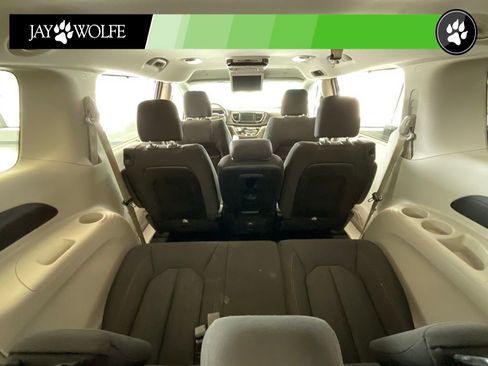 Used 2020 Chrysler Pacifica Touring FWD image 24