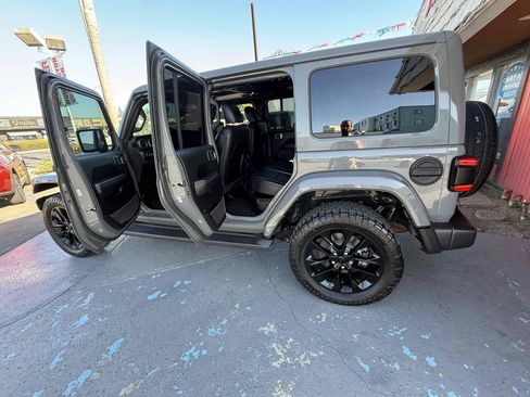 Used 2022 Jeep Wrangler Unlimited Sahara w/ Cold Weather Group AWD/4WD image 80