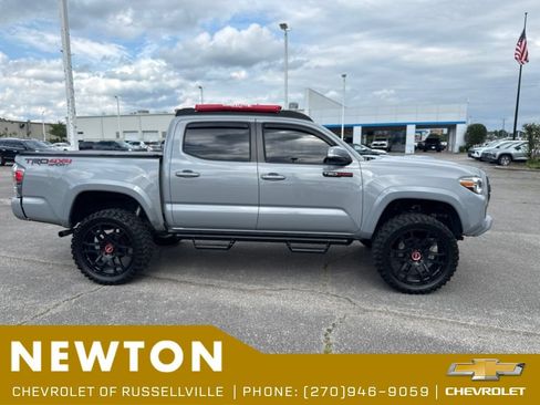 Used 2021 Toyota Tacoma TRD Sport AWD/4WD image 4