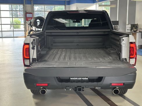 Used 2023 Honda Ridgeline Sport image 7