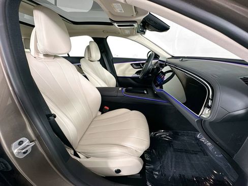 Certified 2025 Mercedes-Benz E 350 Sedan w/ MBUS Superscreen Package image 29