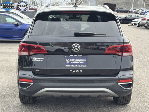 Used 2024 Volkswagen Taos SE w/ MDO Package image 3
