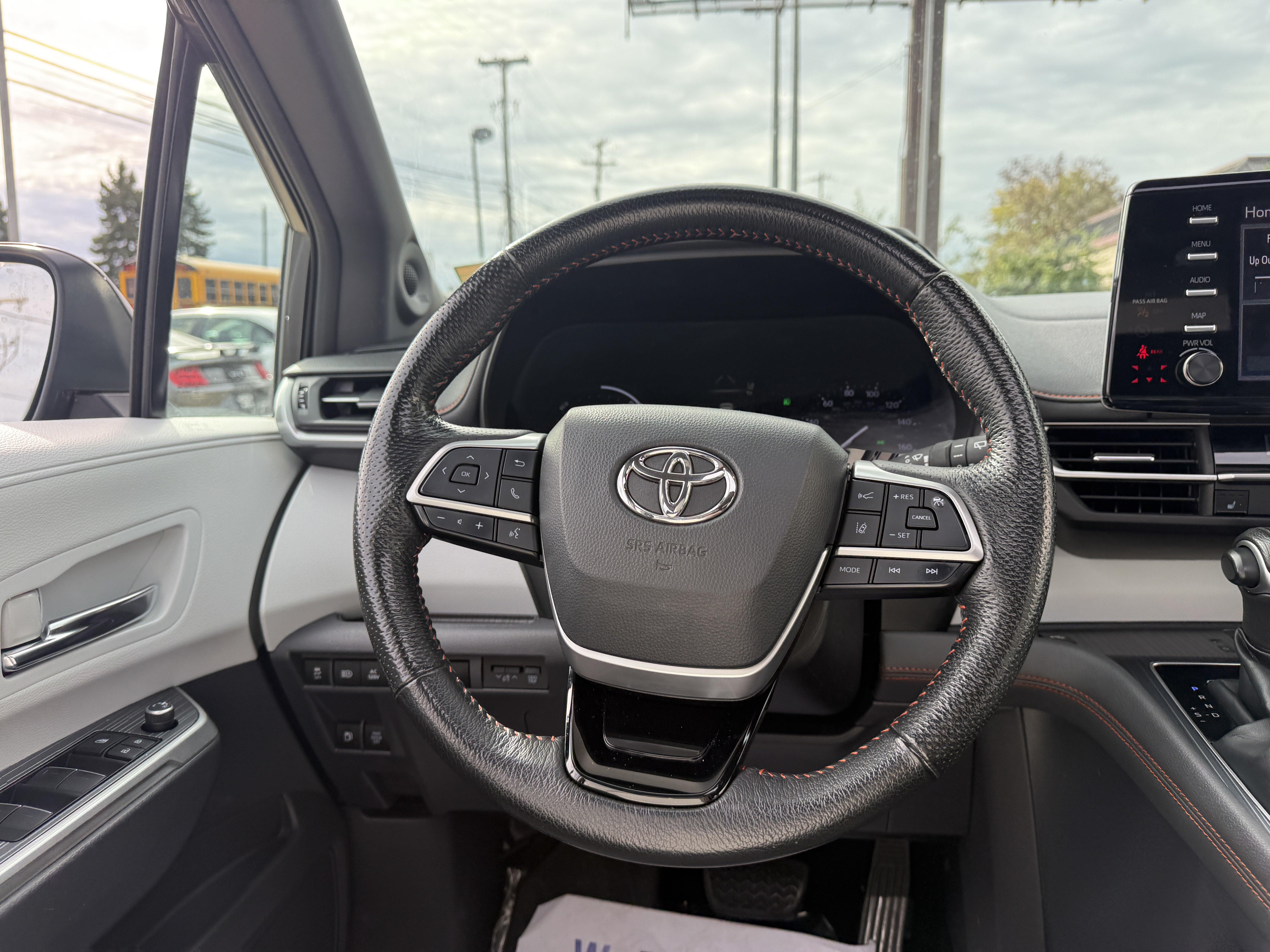 Used 2022 Toyota Sienna XSE AWD/4WD image 15