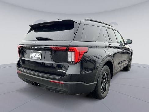 Used 2025 Ford Explorer Active image 7